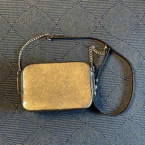 Crossbody Silver Metallic Purse Grey Interior a.n.d. ea wy Target brand - Picture 5 of 8